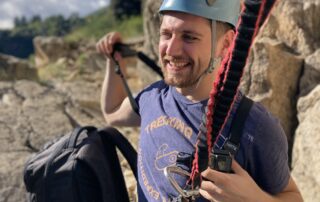Prêt pour la grande tyrolienne 100m de long au dessus de la rivière © Kayacorde 