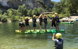 Jeu canoë en Famille à Vallon Pont d’Arc