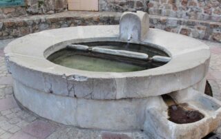 Der Warmwasserbrunnen von Saint-Laurent-les-Bains