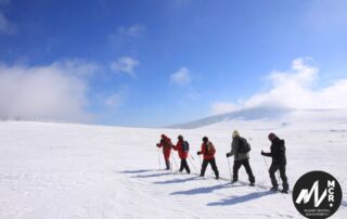 Randonnée raquette Monts d’Ardèche ac logo MCR ©O.Mathis © O.Mathis MassifCentralrandonnées