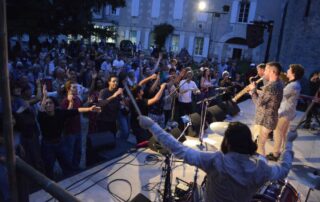 Public debout