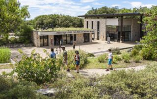 Aven dOrgnac – Terrasses et accueil © @S. Baur - Aven d'Orgnac Aven dOrgnac – Terrasses et accueil © @S. Baur - Aven d'Orgnac