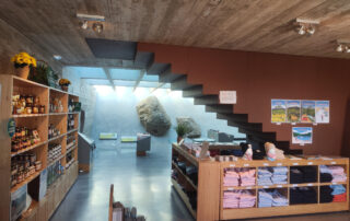 Boutique Maison de site du Mont Gerbier-de-Jonc_Saint-Martial © OTMA_A.Lebon Boutique Maison de site du Mont Gerbier-de-Jonc_Saint-Martial © OTMA_A.Lebon