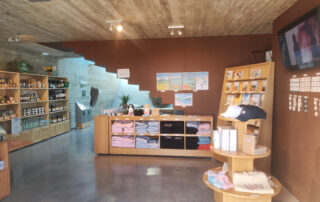 Boutique Maison de site du Mont Gerbier-de-Jonc_Saint-Martial © OTMA_A.Lebon Boutique Maison de site du Mont Gerbier-de-Jonc_Saint-Martial © OTMA_A.Lebon