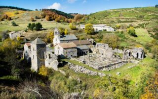 Œuvre Un Cercle et Mille Fragments de Felice Varini – Le Partage des Eaux