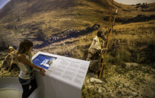 Un face à face avec nos ancêtres dans la Galerie de l’Aurignacien © Franck Charton - Grotte Chauvet 2 Ardèche