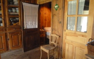 Cuisine, entrée de la chambre alcôve © Lucile AUBRY