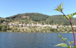 le village vue du lac © Mairie