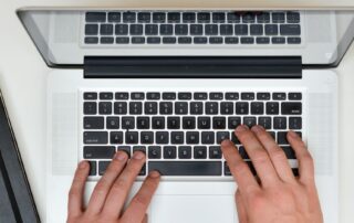 ordinateur © Office Tourisme Coucouron