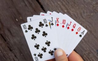 Concours de belote_Mazan-l&rsquo;Abbaye © pexels