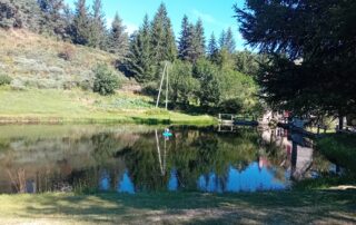 Lac de pêche à la truite – Pisciculture des Sources de la Prade – Chaffour © Pisciculture Chaffour