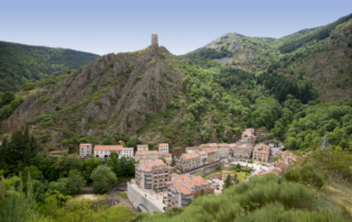 Visite guidée du village de Saint-Laurent-les-Bains-Laval-d&rsquo;Aurelle_Saint-Laurent-les-Bains – Laval d&rsquo;Aurelle © Les thermes