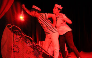 « L’Odyssée d’Aka » – Cie Rêve de Bouh  | FESTIVAL « UN AUTOMNE SUR LES PLANCHES » POUR LES SCOLAIRES_Aime-la-Plagne © Ma p'tite prod