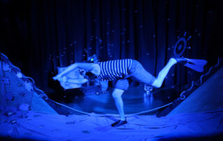 « L’Odyssée d’Aka » – Cie Rêve de Bouh  | FESTIVAL « UN AUTOMNE SUR LES PLANCHES » POUR LES SCOLAIRES_Aime-la-Plagne © Ma p'tite prod