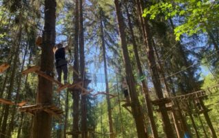 La Toile des Cimes : filets dans les arbres – La Croix de Bauzon