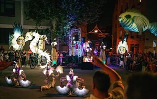 Spectacle de rue « ABYSSES, l’odyssée des mers » par de la Cie Remue-Ménage_Saint-Tropez ©  « ABYSSES, l’odyssée des mers » par de la Cie Remue-Ménage