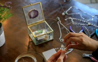 Atelier créatif_Saint-Cirgues-en-Montagne © RDNE Stock project