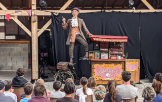 Spectacle curiosité ambulante – festival Caminol&rsquo;arts