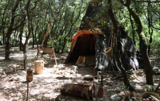 Campement Paléolithique reconstitué © Grotte Chauvet 2 - Ardèche