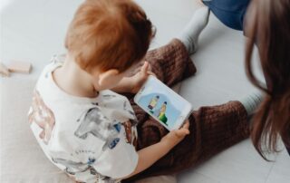 Rendez-vous des famille : Les tout-petits & les écrans_Le Béage © Canva