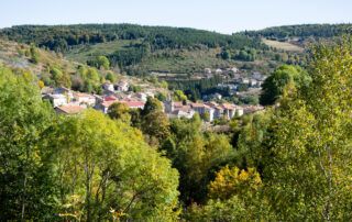 Dorf Saint Cirgues in den Bergen